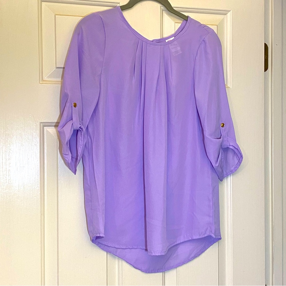 Elegant Lavender Blouse with Buttoned Sleeves